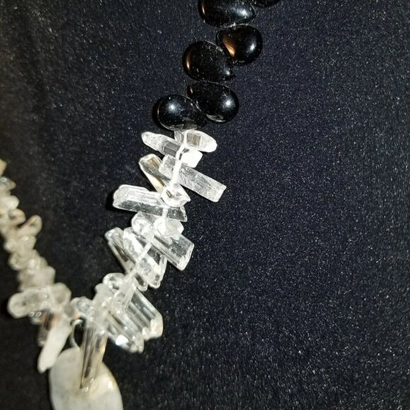Quartz, Jet And White Agate Necklace - Picture 5 of 7